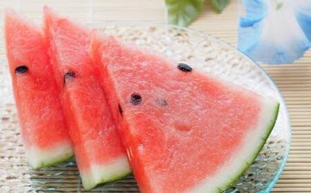 243.【先行予約】スイカM2玉　5kg以上2玉◇ ※5月下旬～8月中旬頃に順次発送予定（こちらの返礼品は、大栄西瓜ではありません）