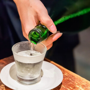 【Cafe ＆ Bar まほら】日本酒飲み放題券(1名様ご利用分)