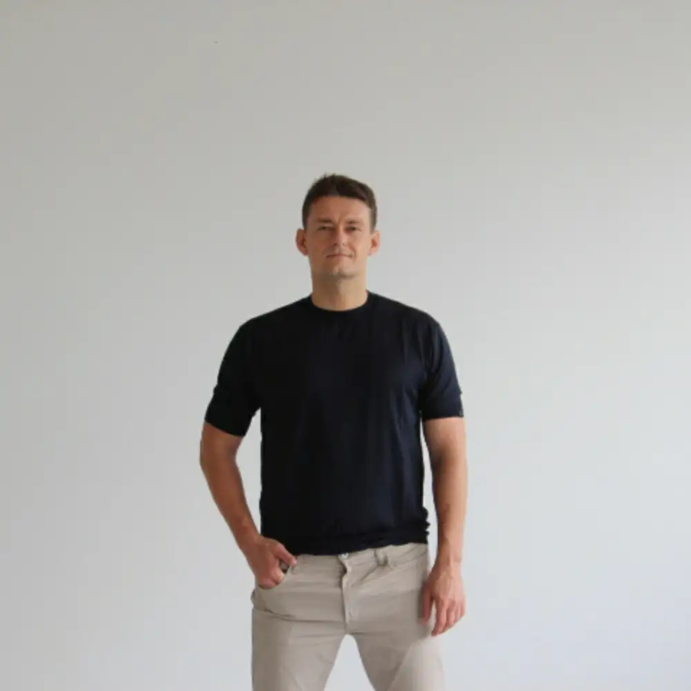 究極の贅沢シルク100%洗えるメンズ半袖Vガゼットクルーネックニットウェア ネイビーMサイズ メンズ 有限会社アスリート
