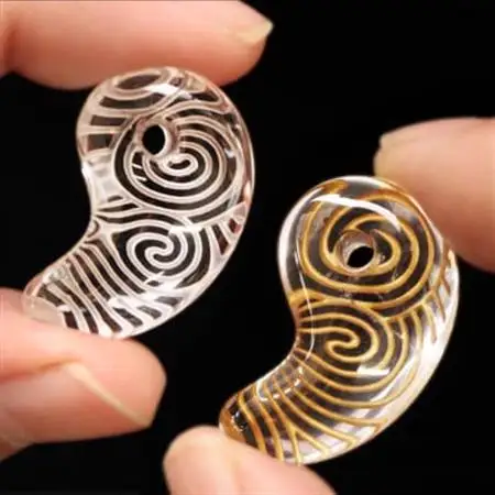 【Do_goods】縄文土器の文様を水晶に刻む「勾玉」 のアミュレットセット　659-984【配送不可地域：離島・沖縄県】【1565334】