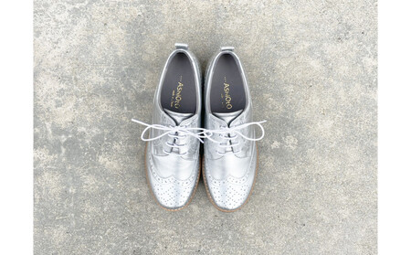 軽量メダリオンシューズ　【シルバー / サイズ　24.0センチ】