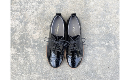 軽量メダリオンシューズ　【ブラックエナメル / サイズ　24.5センチ】