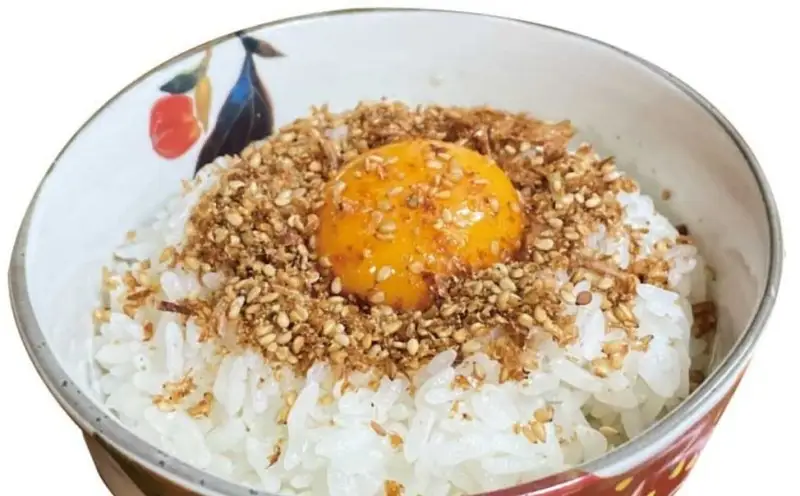 燻製(くんせい)ごまかつおふりかけ(27g×10袋)  添加物不使用 かつお節使用 井口食品 いのくち スモーキーなふりかけ 【福岡市内製造】 ご飯 弁当 常温