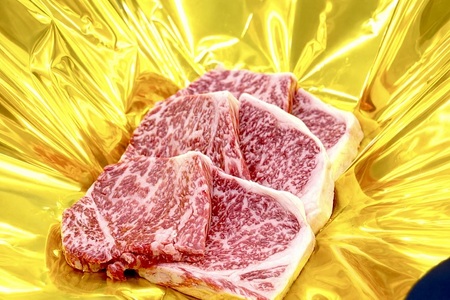 （冷凍）松阪牛 厚切り サーロインステーキ 900g B-141 ／冷凍　瀬古食品　ふるさと納税　牛肉　松阪肉　名産　ブランド　霜ふり本舗　三重県　大紀町