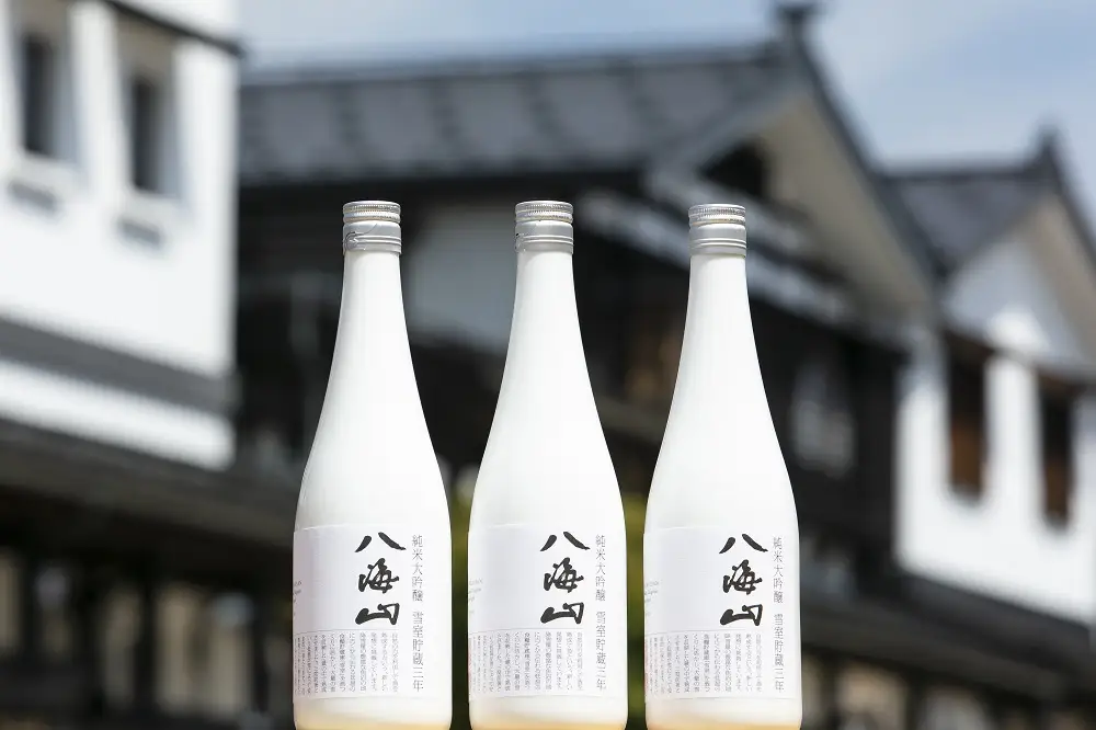 八海山 「雪室貯蔵三年酒 純米大吟醸」四合瓶 3本セット【八海山 純米大吟醸 四合瓶 日本酒 3本 セット 720ml 新潟 地酒 厳選 晩酌 熱燗 お酒 酒 さけ お中元 お歳暮 贈答】