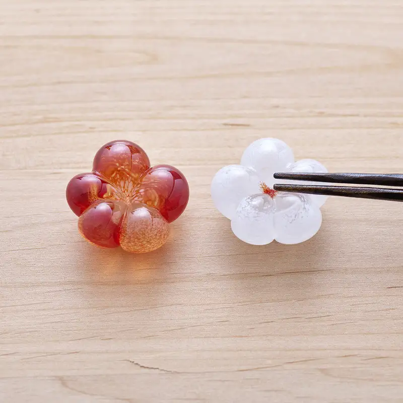 めでたい紅白梅箸置き《木箱セット》 | 箸置き ガラス 