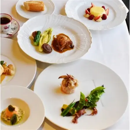 フレンチレストラン「ヴィラージュ・アキヨシ」ランチペアお食事券【1186764】