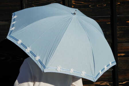 雪華模様の刺繍入り日傘（晴雨兼用・サイズ50ｃｍ・UV加工・麻50％綿50％）カラー：水色 _BL22