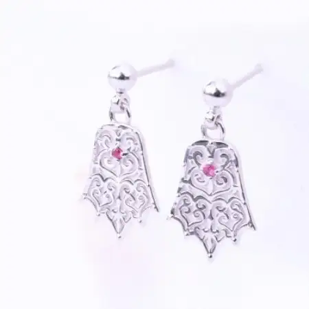 【Do_goods】古墳時代の造形美　棘葉形杏葉 ルビー シルバーピアス 659-874-R【配送不可地域：離島・沖縄県】【1490358】