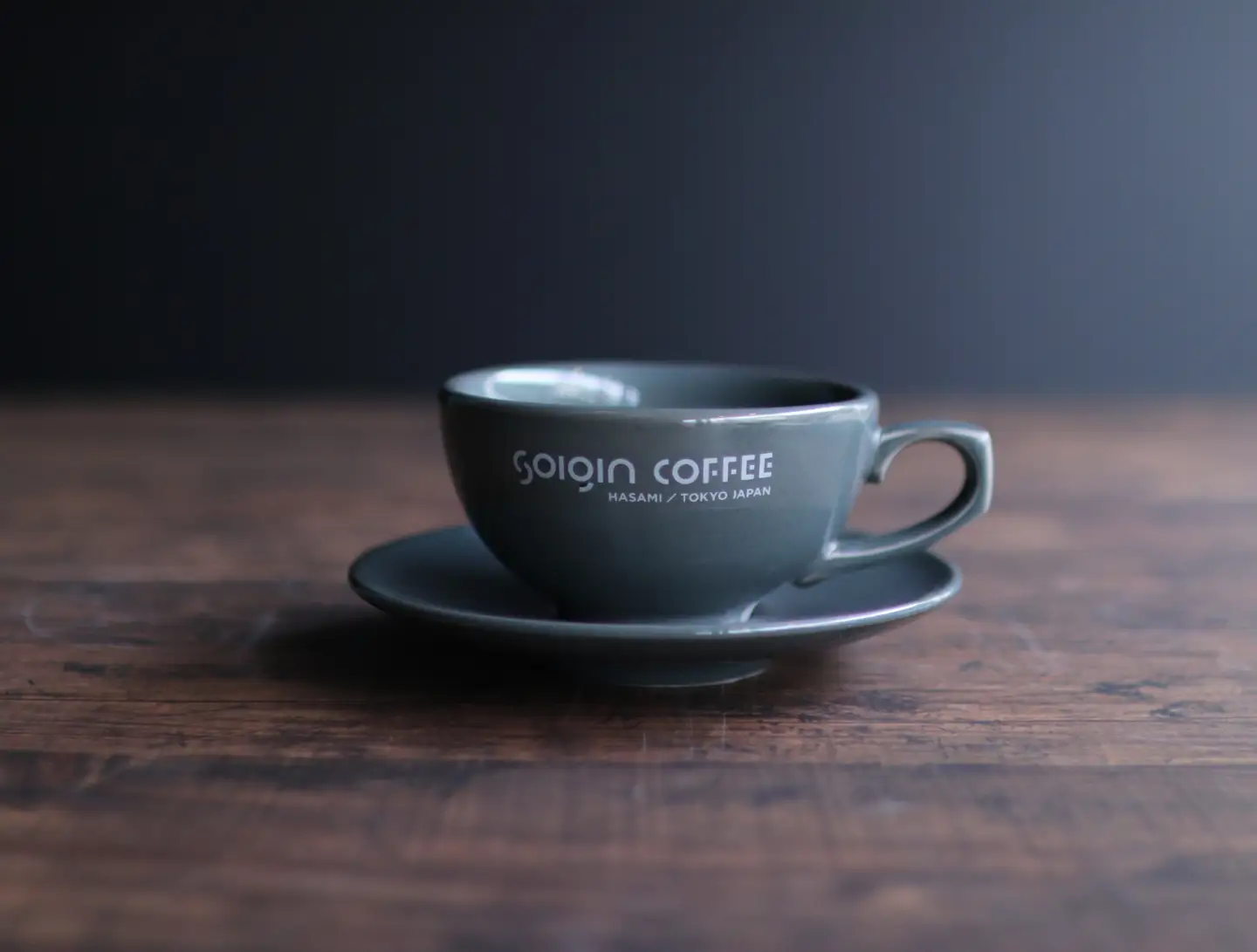 【有田焼】SOIGIN COFFEE　ロゴ入りラテカップ&ソーサーセット（グレー）