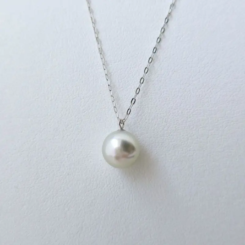 真珠 ペンダント 8.5mm Pt850 約40cm グレー パール アクセサリー ジュエリー ファッション 冠婚葬祭 慶事 誕生日 結婚式 記念日 お祝い 贈答用 贈り物 ギフト プレゼント 普段使い おしゃれ カジュアル / 上品な色味に心惹かれる、シルバーグレープラチナペンダント