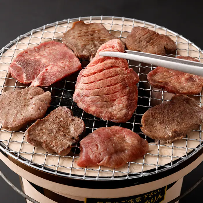 ＜12ヶ月定期便＞国産牛牛タン 計6kg（500g×12回） 仙台 国産 牛タン 黒タン 牛肉 焼き肉 塩味 国産牛 宮城 牛たん タン タン塩 焼肉 冷凍 頒布会 【有限会社佐藤精肉店】ta661