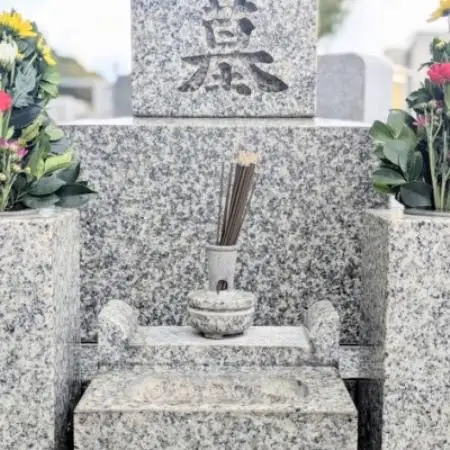 お墓周りの草取り・清掃・お墓参り代行(大牟田市)【1739308】