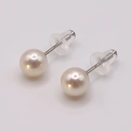 2059 Pt900　あこや本真珠5.5～6.0㎜　スタッドピアス 