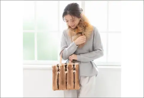 【0583-1】個性が息づくプリント柄！　牛革持ち手 ラビット手提げバッグ