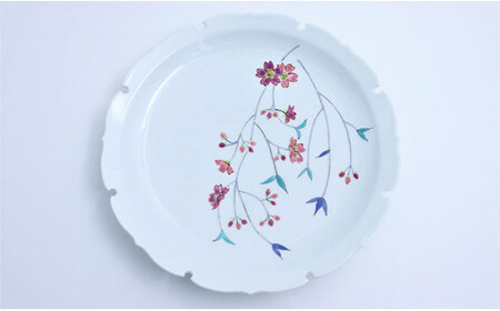 有田焼 雪輪皿22cm しだれ桜文【赤絵白磁硯処 雪月花】食器 うつわ 器 磁器 陶磁器 皿 飾り皿 プレート メインプレート 雪輪皿 雪輪 花 桜 さくら 手描き A45-323