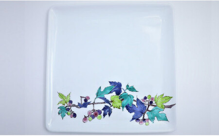有田焼 角平皿22cm 野葡萄文【赤絵白磁硯処 雪月花】食器 うつわ 器 磁器 陶磁器 皿 飾り皿 プレート メインプレート 角平皿 角皿 植物 葡萄 ぶどう ブドウ 手描き A85-30