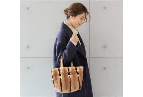 【0582】個性が息づくプリント柄！　牛革持ち手 ラビットトートバッグ