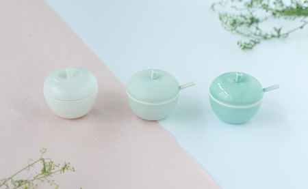 【すきな味、すきな小物を、入れる】有田焼 3つのりんご【日用品店bowl】器 うつわ 薬味入れ 調味料入れ 小物入れ ポット スパイスポット シュガーポット 3個 セット リンゴ りんご かわいい A30-844
