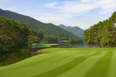 　【パインレークゴルフクラブ】全日1ラウンドセルフプレー券（昼食補助券付）  50-18