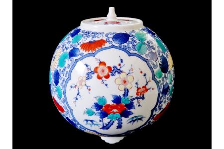 【伊万里焼】色鍋島唐草文牡丹椿萩文香炉【市川冬山窯】 037-H1228