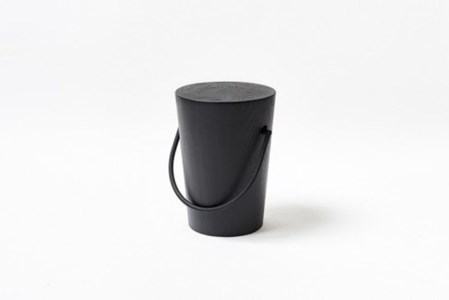 【FIL】ハンドルスツール -スミ リミテッド- MASS Series Handle Stool -SUMI LIMITED-　小国杉 スツール ハンドルスツール チェアー チェア ローチェア 椅子 インテリア 家具 木製 無垢材 炭 黒 おしゃれ リビング ダイニング Foreque 熊本 阿蘇 南小国町 送料無料