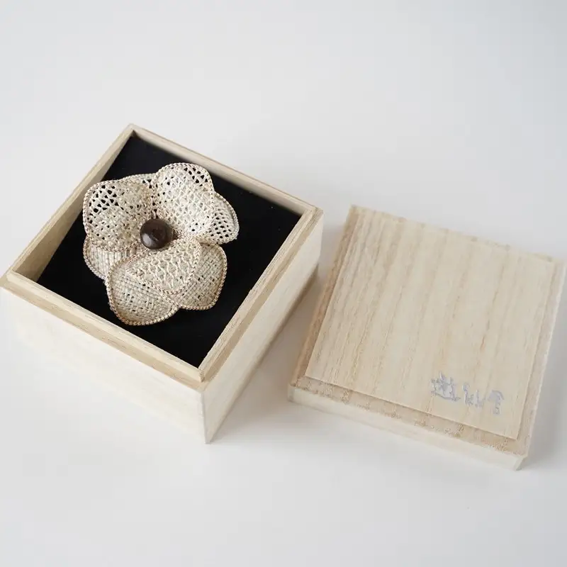 丹後の藤布 ブローチ「吉祥藤華」