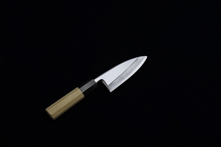 出刃包丁１８０ミリ銀三鋼　出刃 包丁 日本製 ステンレス 刃渡り18cm 180mm 料理 高級 本格的 魚 さばく 包丁 刺し身 刺身 おろし 三枚おろし ふるさとのうぜい【田所刃物株式会社】 [BQAS004]