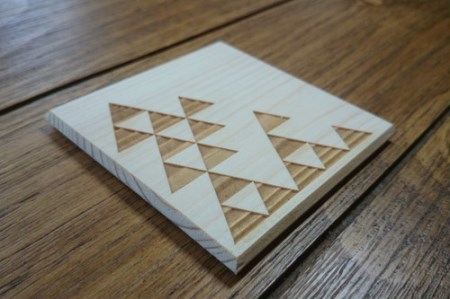 木のおもちゃ　和柄コースター（鱗）
