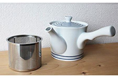 【波佐見焼】白磁渦 急須（ステンレス茶漉し付き） 食器 皿 【西海陶器】【くらわんか】 [AA02] 波佐見焼