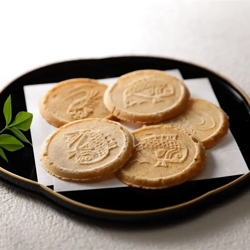 鯛せんべい　1箱（85枚入り）