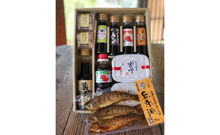 明治屋醤油（醤油4種・ソース2種・味噌２種＋クッキー2コ・山女魚甘露煮１コ）【配送不可：離島】 しょうゆ 米味噌 