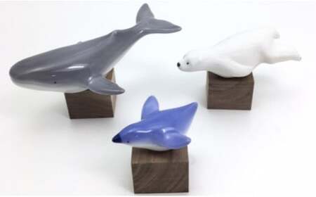 有田焼 海の生き物(1) シロクマ・クジラ・ペンギン 木台付 マルコウ陶苑 A14-150