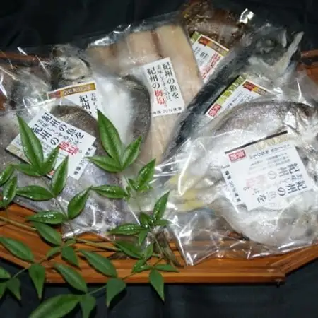 【日高町】和歌山の近海でとれた新鮮魚の梅塩干物と湯浅醤油みりん干し6品種10尾入りの詰め合わせ【配送不可地域：離島】【1219482】