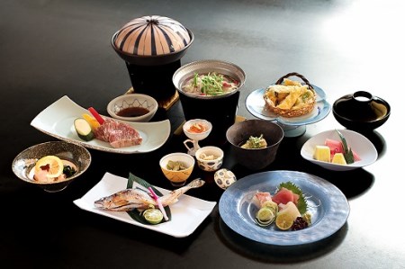 入鹿温泉ホテル瀞流荘ペア宿泊券 一泊二食付きB【irsi0002】