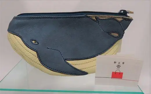 「鞄工房　香」くじらのポーチ ブルー