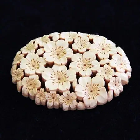 つげ細工 ブローチ(桜)　約5cm×3.5cm_装飾品・工芸品  アクセサリー _【1116506】