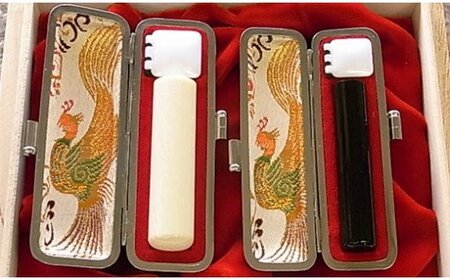 老舗ハンコメーカーが作ったハンコ。象牙（15mm）・黒水牛（12mm）２本セット　甲斐黒印伝ケース付  [5839-1330]