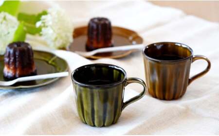 【お茶の時間を楽しむ】有田焼 カヌレマグカップ ペアセット【皓洋窯】食器 カップ マグカップ カヌレマグ セット 2個 ペア ブラウン グリーン かわいい ギフト A24-3