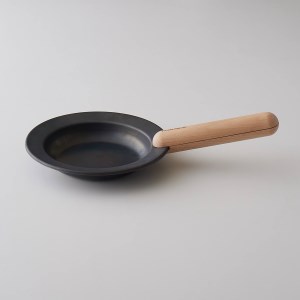 C164 IO フライパンジュウ&ハンドルセット Sサイズ /ビーチ(ブナ材) 鉄フライパン【フライパン 鉄 藤田金属 FUJITA ジュウ 16cm フライパンセット ガス IH 取っ手が取れる 着脱式 木製 ハンドル おしゃれ 大阪府 八尾】