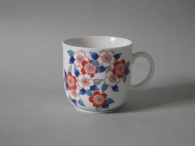 【伊万里焼】市川冬山窯「色鍋島桜文ミルクカップ」 037-H1234