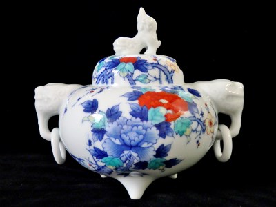 【伊万里焼】市川冬山窯「色鍋島牡丹文遊環香炉」 037-H1237