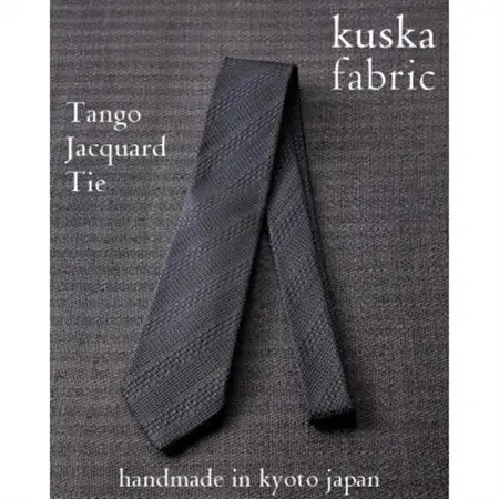 【手織りネクタイ】グレー 丹後ジャカードタイ kuskafabric 京都・丹後のシルク織物_装飾品・工芸品 ネクタイ・ベルト 服飾小物 _【1257556】
