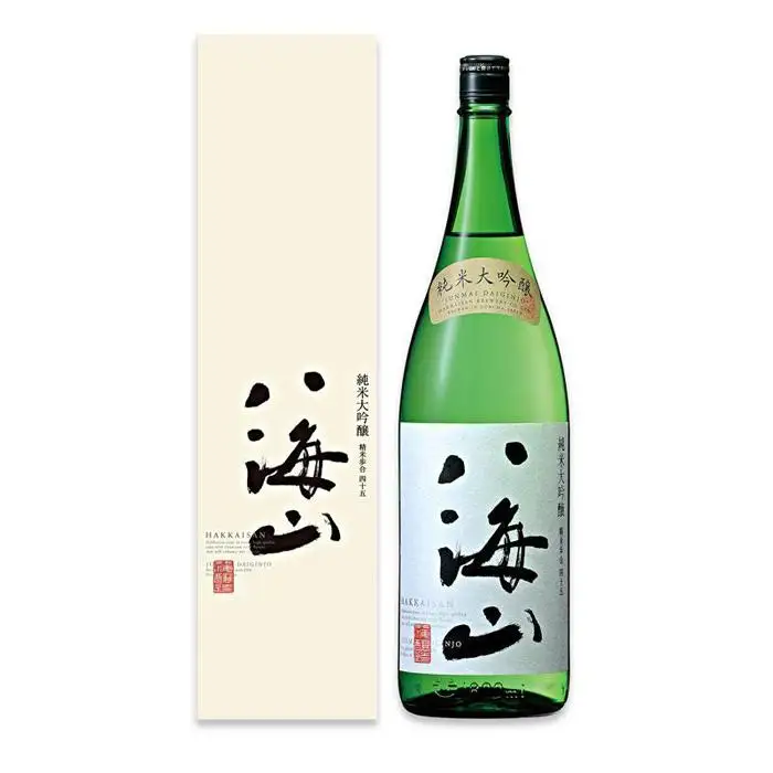 純米大吟醸 八海山 1800ml 専用化粧箱入り【八海山 純米大吟醸 一升瓶 1本 日本酒 1800ml 箱入り 新潟 地酒 厳選 晩酌 熱燗 お酒 酒 さけ お中元 お歳暮 贈答】