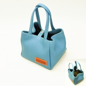 「三嶋柄入り」ハンドメイド 牛革 ミニバッグ (小 )＜水色＞ハンドメイド ミニバッグ やわらかい 牛革 裏地 は 綿 を使用 かわいい おしゃれ レディース シンプル 贈り物 ギフト プレゼント 手提げ バック