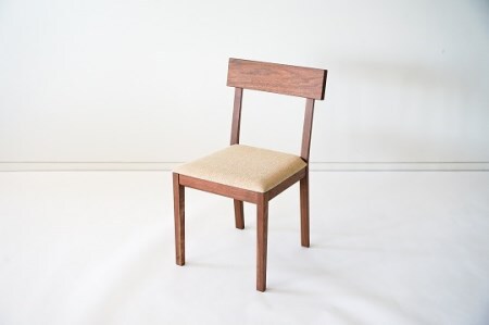 SORIDOME chair 樹種：ウォールナット カラー：ベージュ