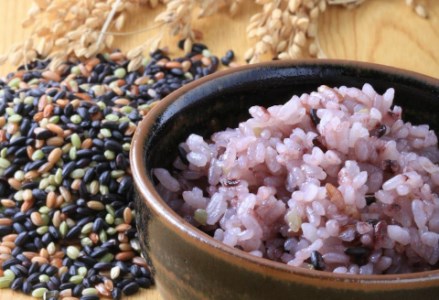 《日々のごはんに彩りを》【令和7年産】【有機JAS認証付き】 夢の谷ファーム 有機古代米 100g×16袋 計1.6kg 有機栽培 古代米 6品種 ( 黒米 2品種 赤米 3品種 緑米 1品種 ) ブレンド 新潟県、米、こめ、コメ 1U05019