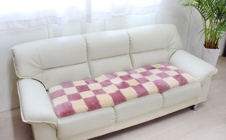 奈良 (株)マスダ製 ムートン長座布団 チェック柄 ピンク 40cm×120cm／ ムートン 羊毛皮 羊毛 スプリングラム 100％使用 座布団 ラグ インテリア オールシーズン 通年 贈り物 プレゼント 誕生日 記念日 株式会社マスダ 奈良県 宇陀市 ふるさと納税
