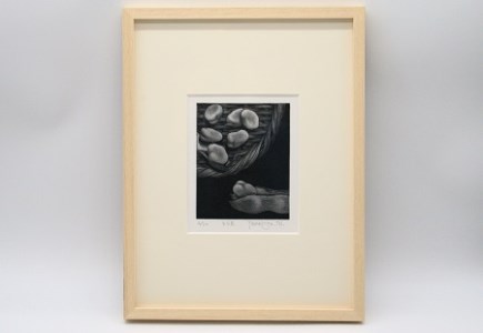 銅版画　～そら豆と笊～　（額縁入り）【137】