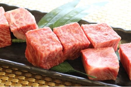 A4A5等級 黒毛和牛 綾牛サイコロステーキ（３００ｇ） モモ バラ 肉汁 甘みお肉 焼肉 BBQ_0013-014